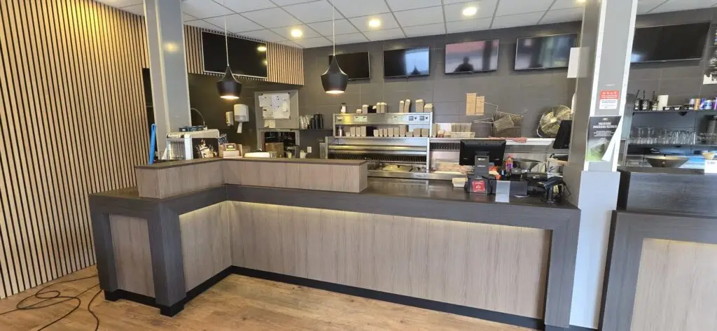 Modern cafe service counter. - Vdv Interieur Wrapper